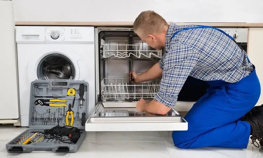 Gölyaka Beko servisi teknisyen ekibi beyaz eşya tamiri yaparken
